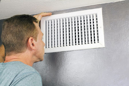 air conditioner odor 2 دلایل بوی بد کولر آبی چیست و چگونه میتوان آن را برطرف کرد؟
